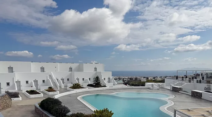 «Κάμψη τον Απρίλιο, αναμένουμε δυνατό καλοκαίρι» δήλωσαν στην euronews.com οι ξενοδόχοι της Σαντορίνης