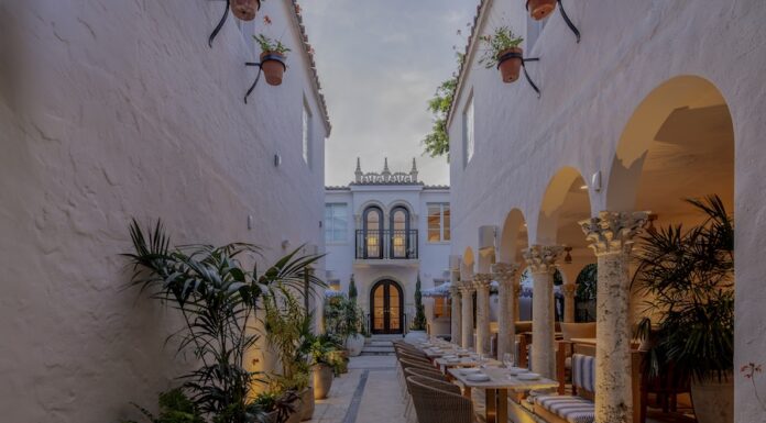 Mετά την έξοδο από τον οίκο Versace η Ντονατέλα στρέφεται στα ξενοδοχεία