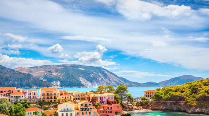 ETC: Greece in the Top 5 most sought-after destinations for travel in Spring and Summer | 17% plan to spend more than 2,500 euros per trip