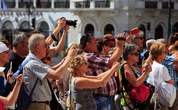 Η Αθήνα απογειώνει τα έσοδα του ελληνικού τουρισμού