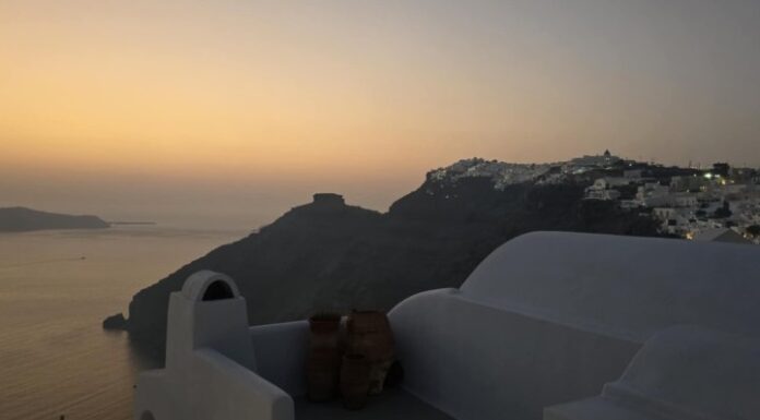 Σαντορίνη το φθινόπωρο: Η εποχή που το νησί αποκαλύπτει το πιο γοητευτικό του πρόσωπο
