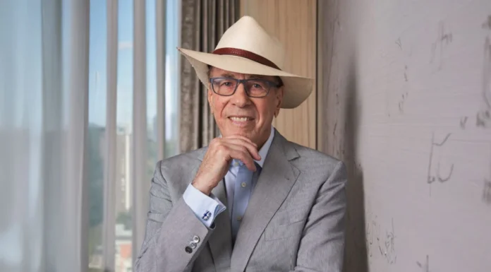 Ο άνθρωπος που έφτιαξε τα ξενοδοχεία Four Seasons και τα πούλησε στον Μπιλ Γκέιτς για 3,8 δισ. δολάρια