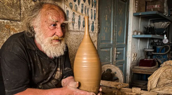 The Master Potter of Santorini Who Keeps Ancient Greek Ceramic Tradition Alive