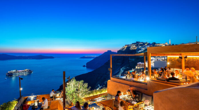 Rizes Santorini: Authentic Island Hospitality on the Caldera