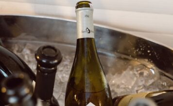 Santo Wines: Η Ζωντανή Κληρονομιά του Ηφαιστειακού Αμπελώνα της Σαντορίνης