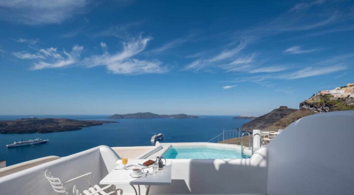 Villa Renos Santorini: Boutique Luxury on the Caldera Cliff