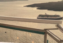 La Scala Santorini: Where Caldera Views Meet All-Day Mediterranean Indulgence
