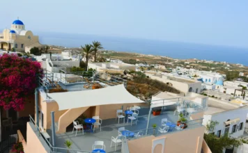 Kykladonisia Hotel Santorini: Αυθεντική Κυκλαδίτικη Φιλοξενία στην Καρδιά των Φηρών